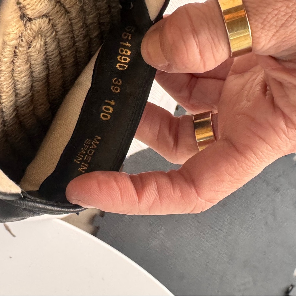 Gucci Black Espadrilles with Gold Logo - Picture 9 of 11